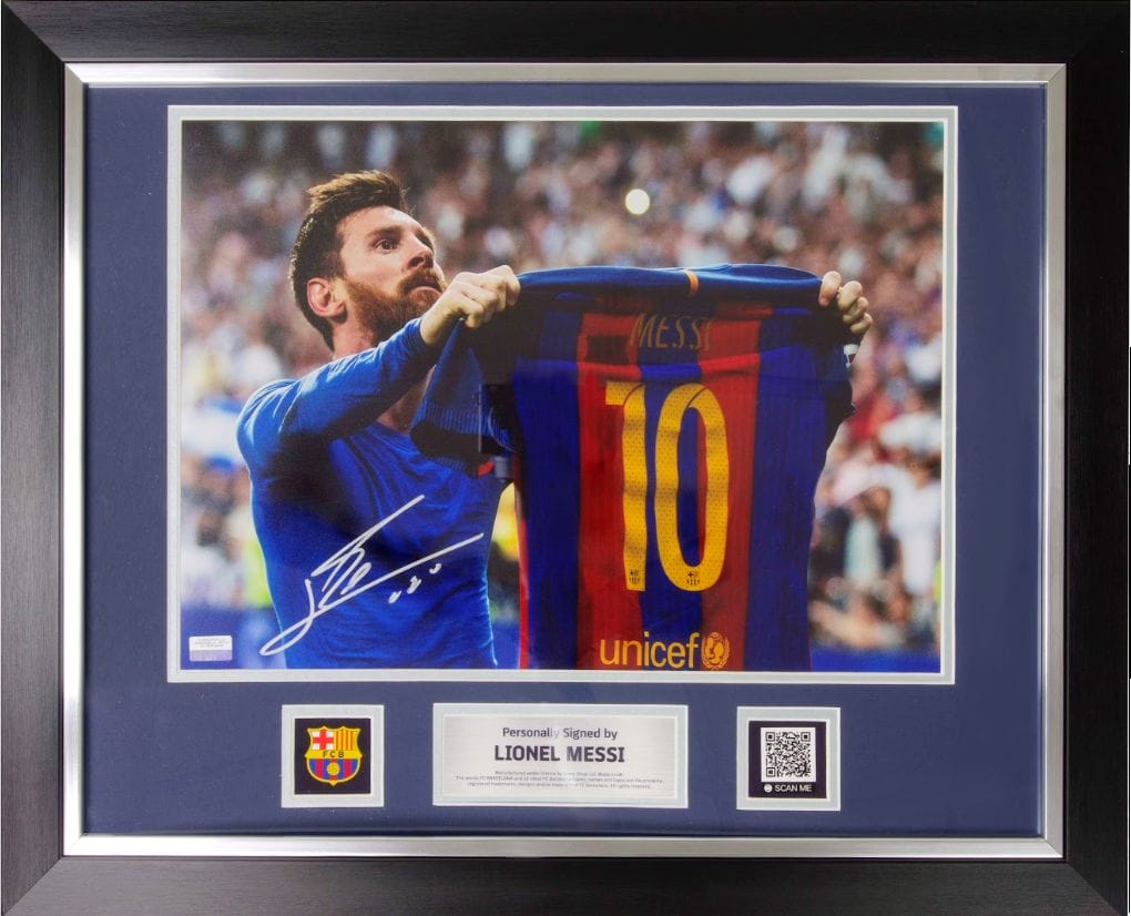 Framed Lionel Messi Signed Print – Beckett COA