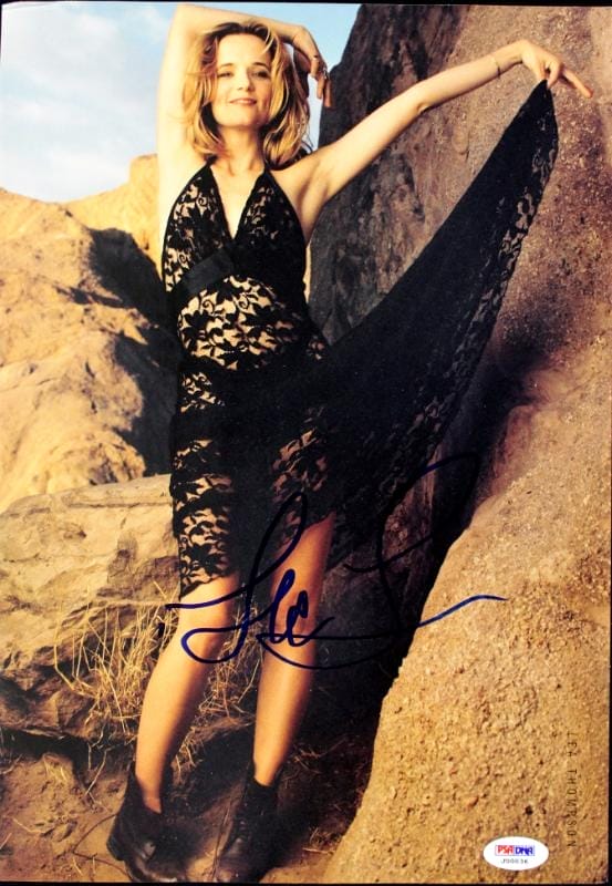 Lea Thompson Authentic Signed 9.5X13.5 Magazine Page Photo PSA/DNA #J00036